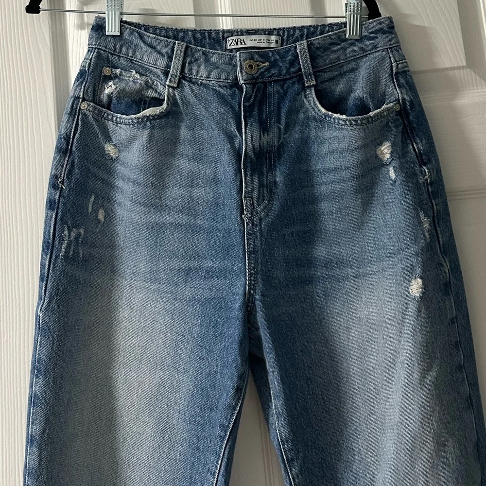 Zara distressed Mom Jeans Size 6
